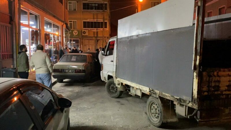 Bursa’da alkollü sürücü dehşeti Bursa’nın İnegöl ilçesinde kamyonetiyle park halindeki 3 araca çarpıp, daha
