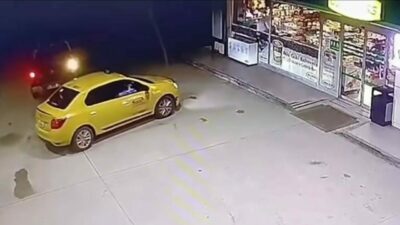 Bursa’da arkadaşının taksisini çaldı! O anlar kamerada