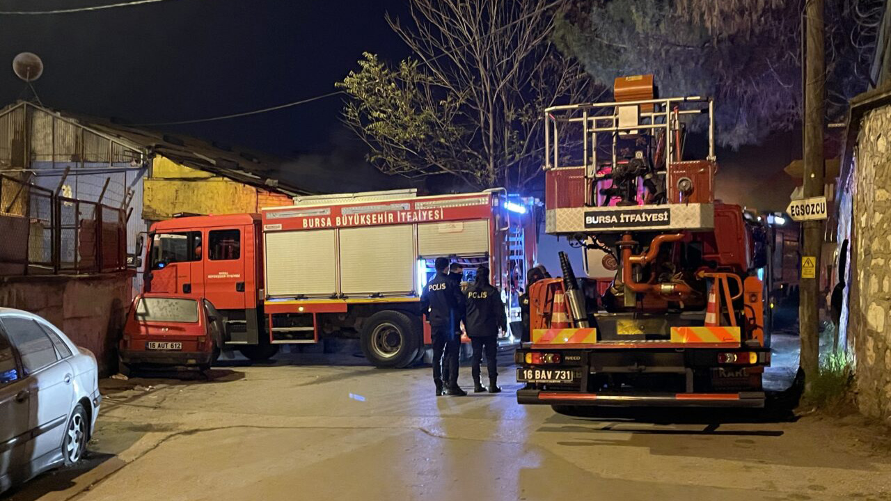 Bursa’da barakada yangın Bursa’da barakada yangın