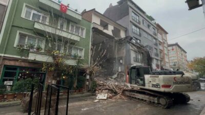 Bursa’da bir garip yıkım!