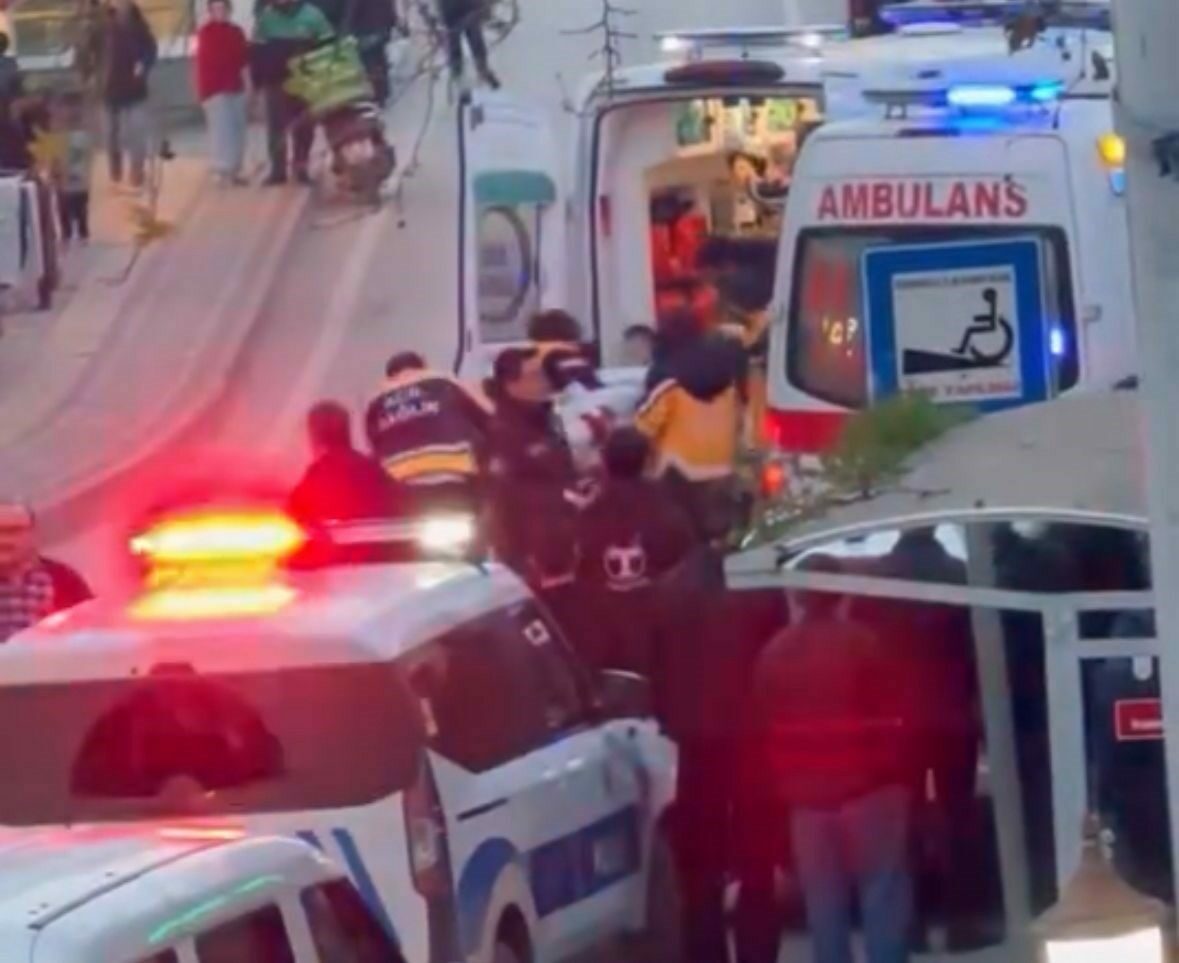 Bursa’da çocuklar arasında bıçaklı kavga: 2 yaralı Bursa’da çocuklar arasında bıçaklı kavga: 2 yaralı