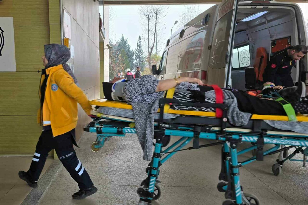 Bursa’da feci kaza: 1’i çocuk 2 yaralı Bursa’da feci kaza: 1’i çocuk 2 yaralı