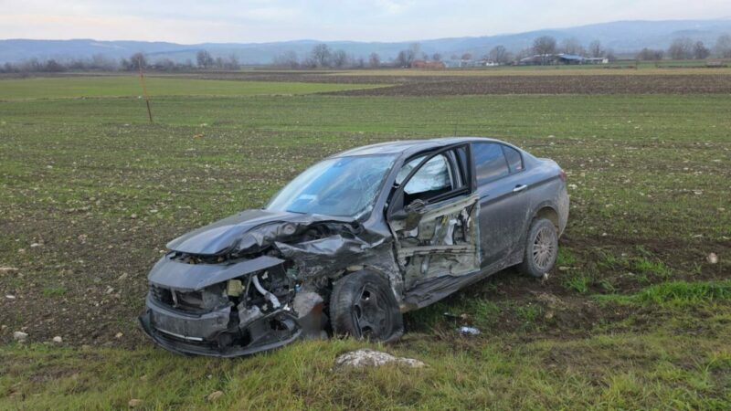 Bursa’da feci kaza! Bursa'nın İnegöl ilçesinde, 2 otomobilin çarpıştığı trafik kazasında, 2 kişi