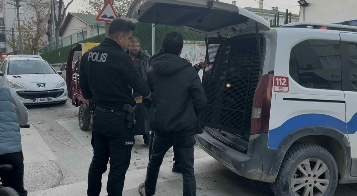 Bursa’da film gibi olay! Eşine kızdı evi yaktı…