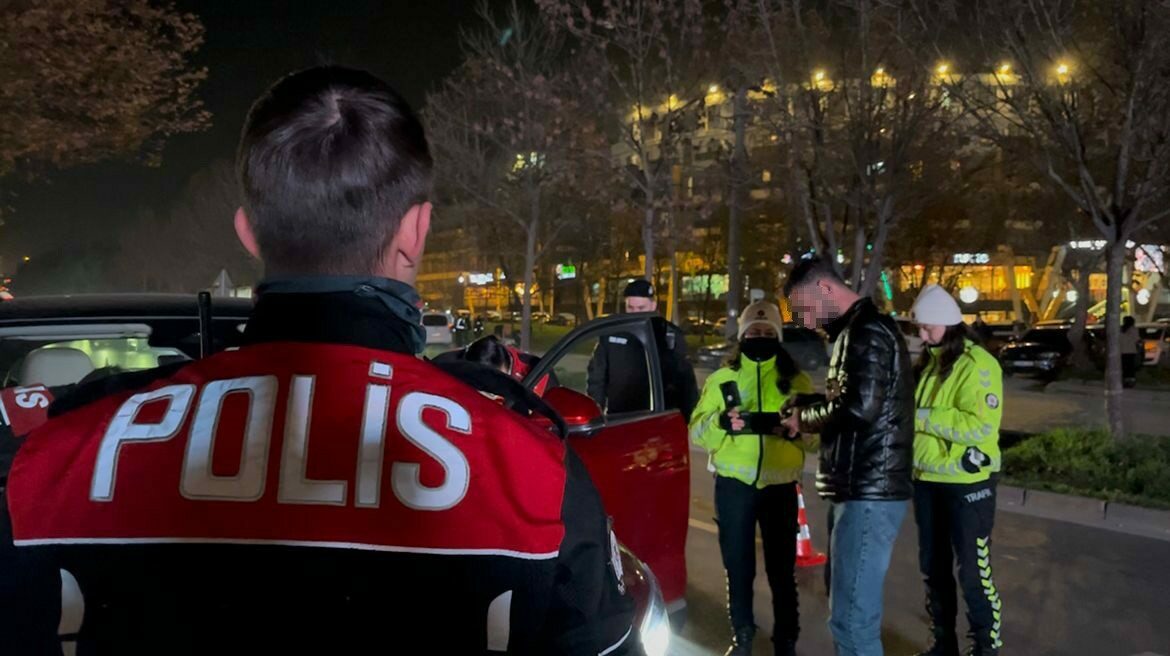 Bursa’da gece vakti polis sürprizi! Çok sayıda şüpheli yakalandı