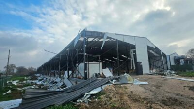 Bursa’da iki kaçak yapı daha yıkıldı