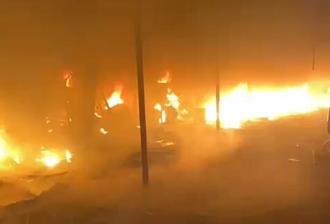 Bursa’da işçilerin kaldığı baraka alev alev yandı Bursa’da işçilerin kaldığı baraka alev alev yandı