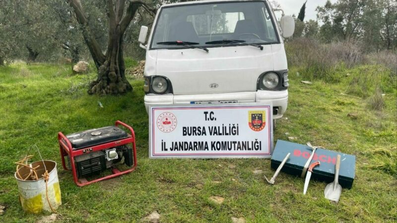 Bursa'nın İznik ilçesinde kaçak kazı yapan 2 şüpheli jandarma ekiplerince