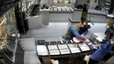 Bursa’da komşusunun ziynetlerini çalan hırsız bakın nasıl yakalandı