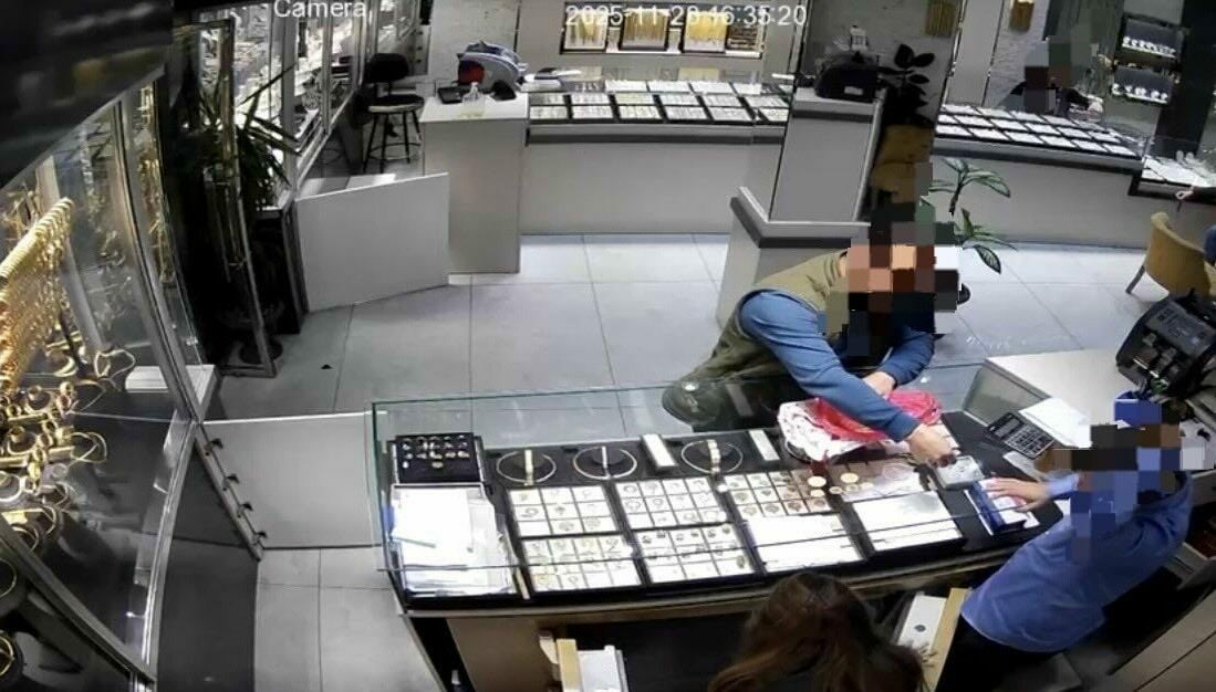 Bursa’da komşusunun ziynetlerini çalan hırsız bakın nasıl yakalandı Bursa’da komşusunun ziynetlerini çalan hırsız bakın nasıl yakalandı