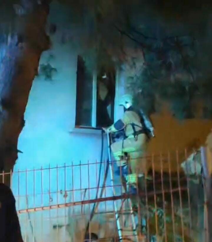 Bursa’da geceyi alevler aydınlattı! İçerde mahsur kaldı…