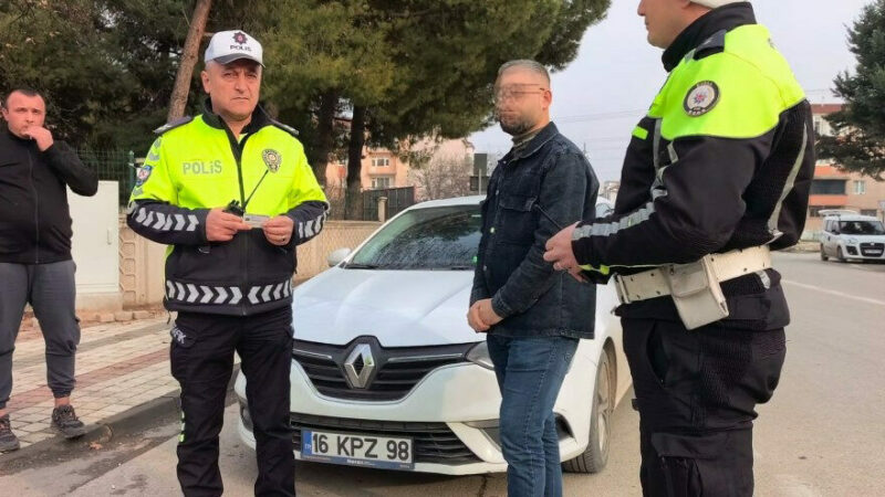 Bursa’da ‘korsan taksi’ operasyonu Bursa'nın İnegöl ilçesinde korsan taksicilik yaptığı tespit edilen 2 sürücüye