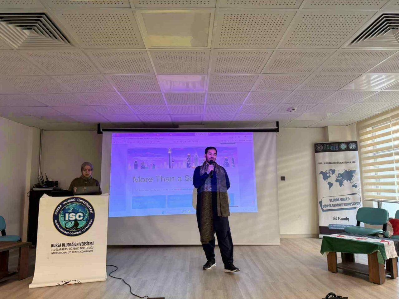 Bursa’da meslek lisesinde ‘Dünya Seninle Konuşuyor’ etkinliği