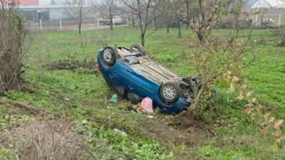 Bursa’da otomobil devrildi