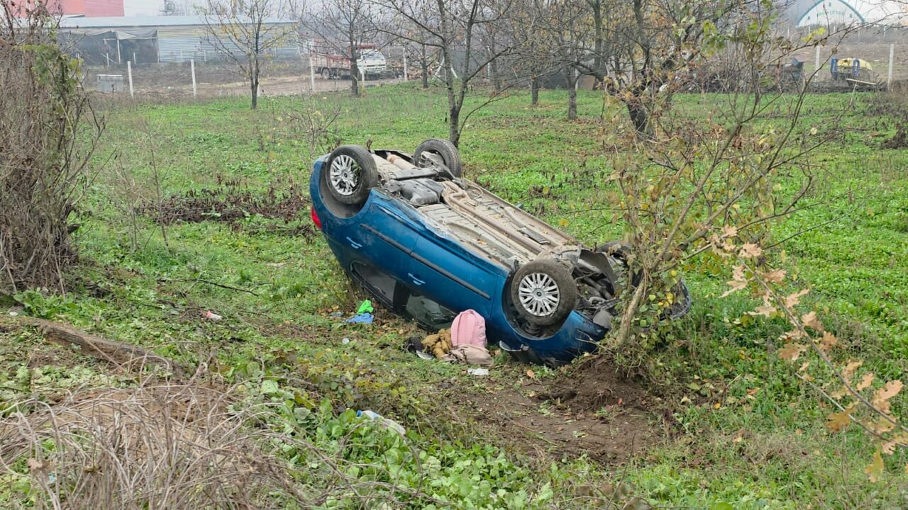 Bursa’da otomobil devrildi
