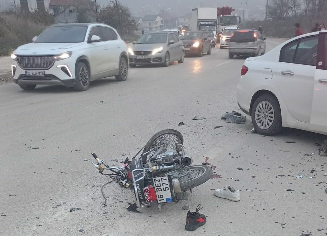 Bursa’da otomobille motosikletin çarpıştığı kazada 1 kişi öldü, 1 kişi yaralandı Bursa’da otomobille motosikletin çarpıştığı kazada 1 kişi öldü, 1 kişi yaralandı