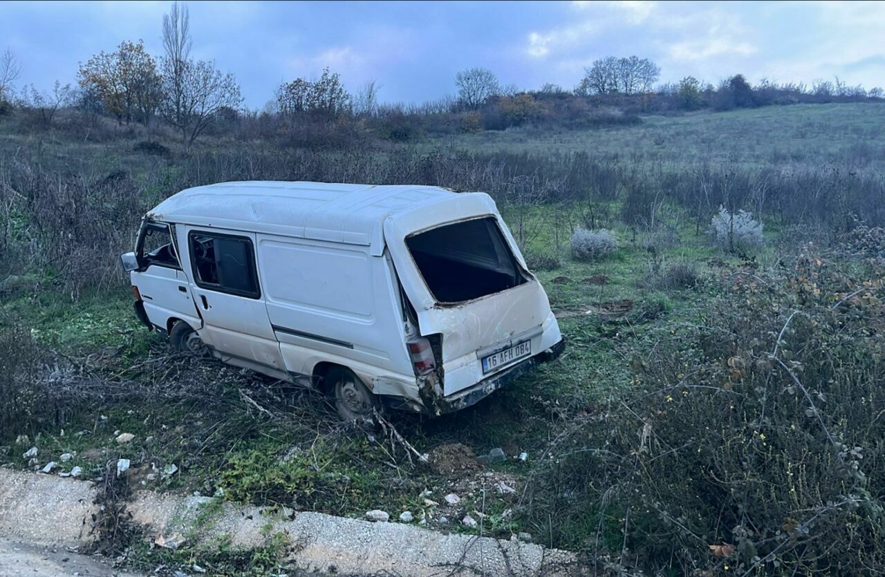 Bursa’da panelvan yoldan çıktı Bursa’da panelvan yoldan çıktı