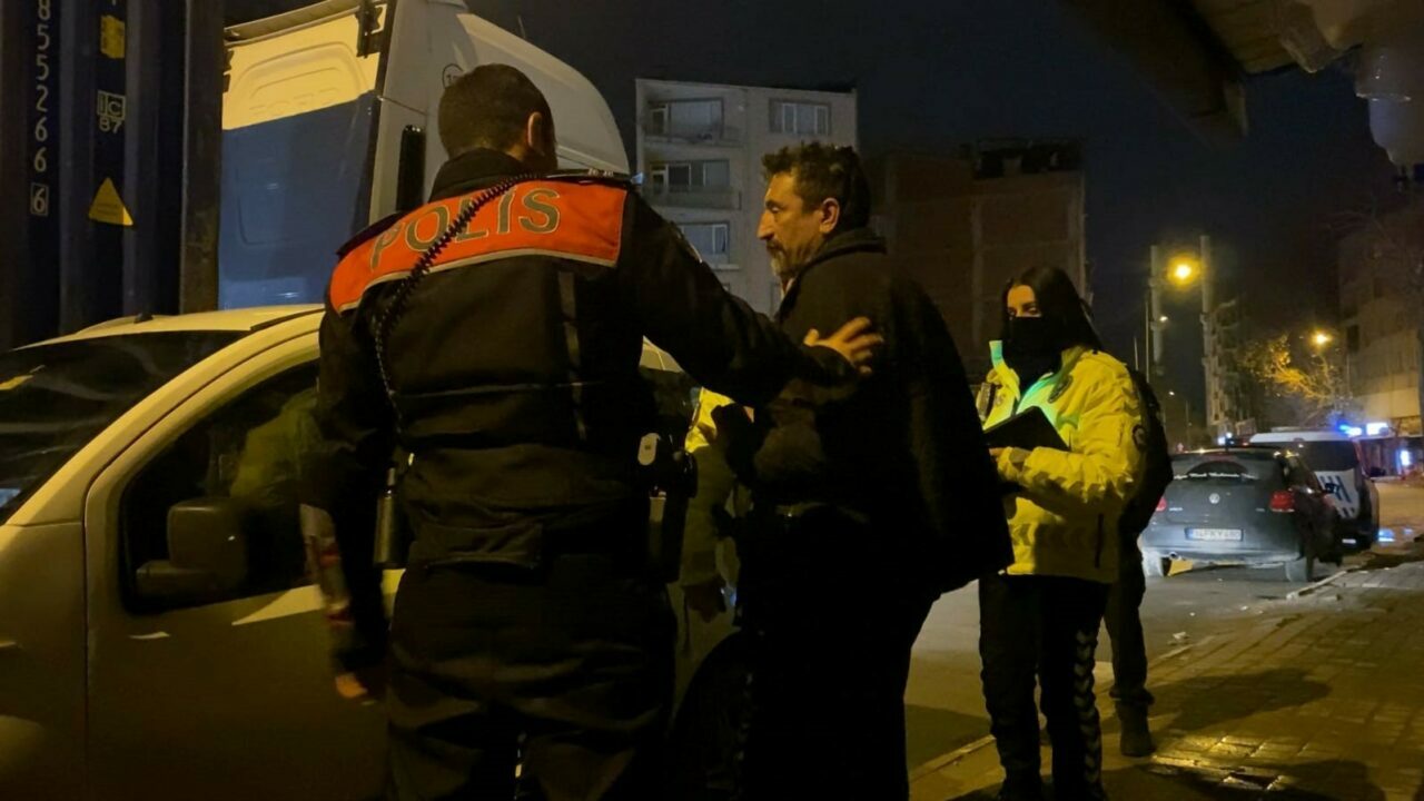 Bursa’da polislerin alkollü sürücüyle imtihanı Bursa’da polislerin alkollü sürücüyle imtihanı