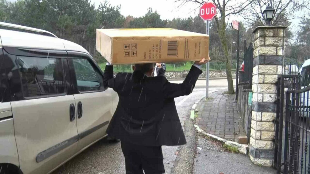 Bursa’da soğuk havada yürekleri ısıtan yardım