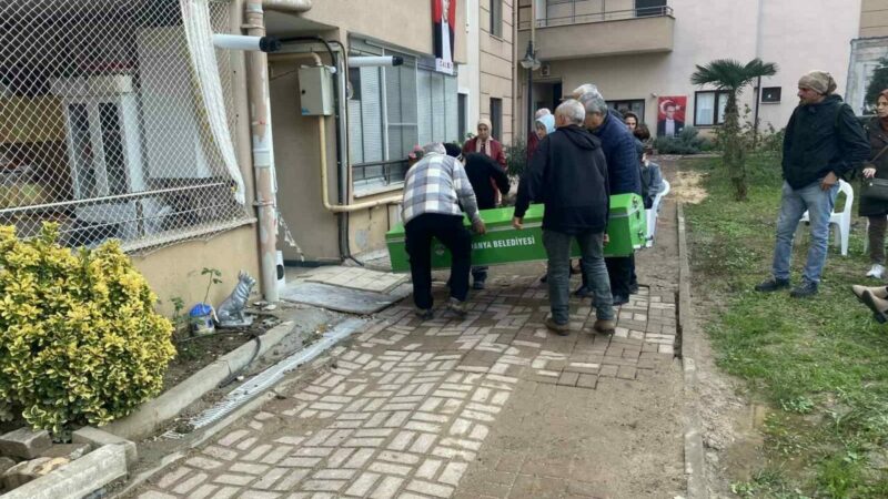 Bursa’da şüpheli ölüm Bursa’nın Mudanya ilçesinde, evinde ölü bulunan 80 yaşındaki kadının ölümü