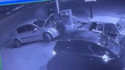 Bursa’da tamirhane önünde kaza! Son anda kurtuldu