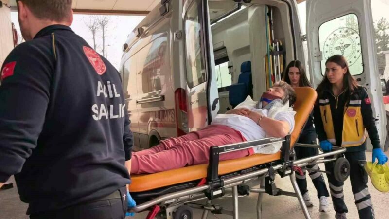 Bursa’da TIR ile karavan çarpıştı Bursa’nın İnegöl ilçesinde TIR ile karavan çarpıştı. Kazada şarampole yuvarlanan