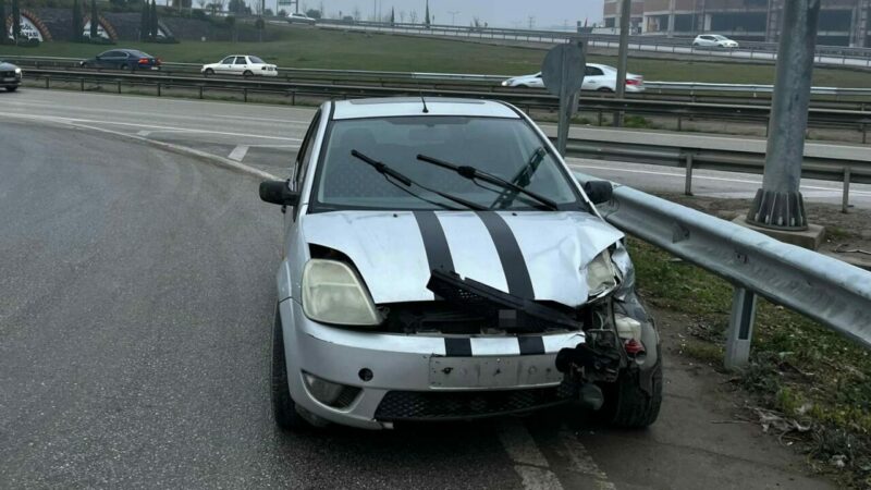 Bursa’da trafik kazası: 2 yaralı Bursa’nın İnegöl ilçesinde meydana gelen kazada kontrolden çıkan otomobilin bariyerlere