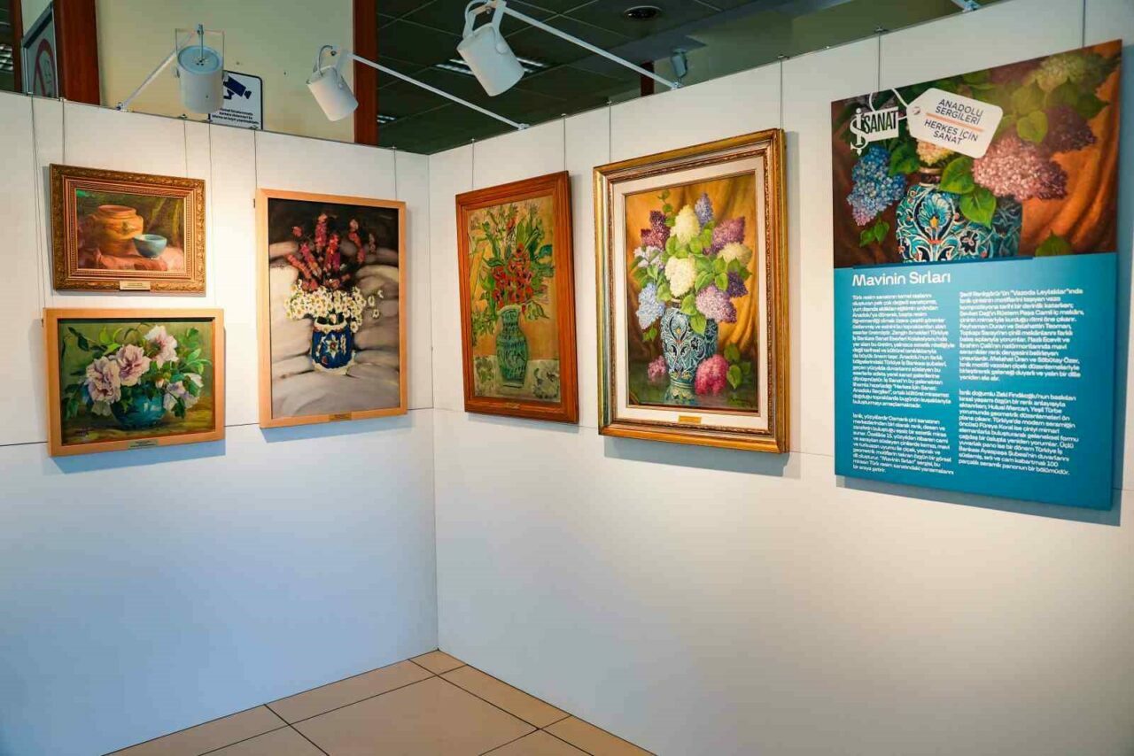Bursa’da usta sanatçılardan ‘Mavinin Sırları’ sergisi