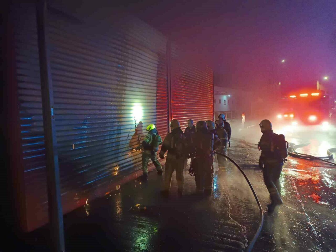 Bursa’da yangın: Alevler geceyi aydınlattı