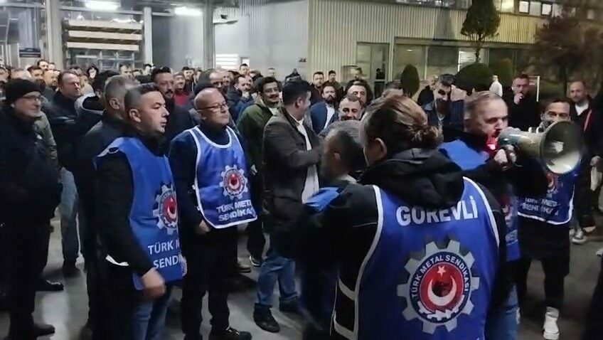 Bursa’daki dev fabrikada ışıklı isyan