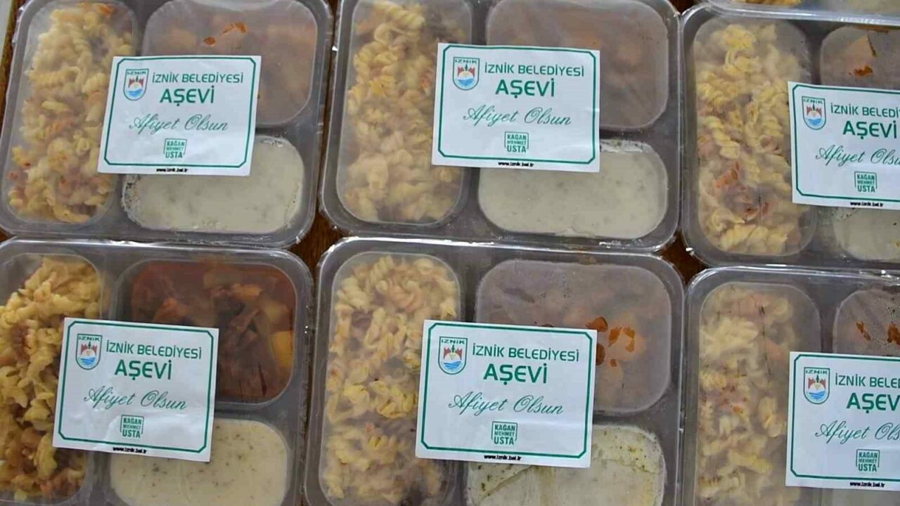 Bursa’daki o belediyeden 365 gün sıcak yemek! Bursa’daki o belediyeden 365 gün sıcak yemek!