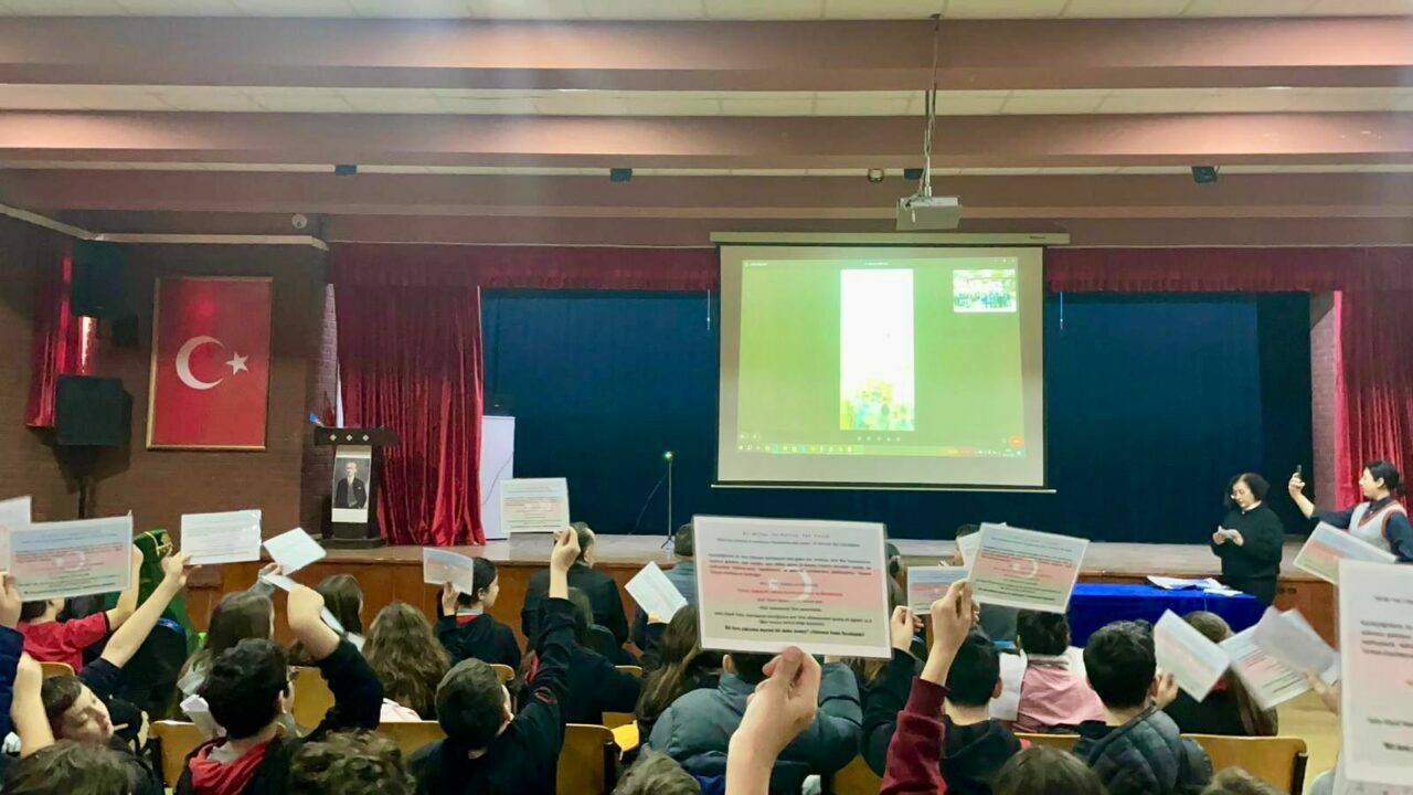 Bursalı öğrencilere Bakü’den mektup Bursalı öğrencilere Bakü’den mektup