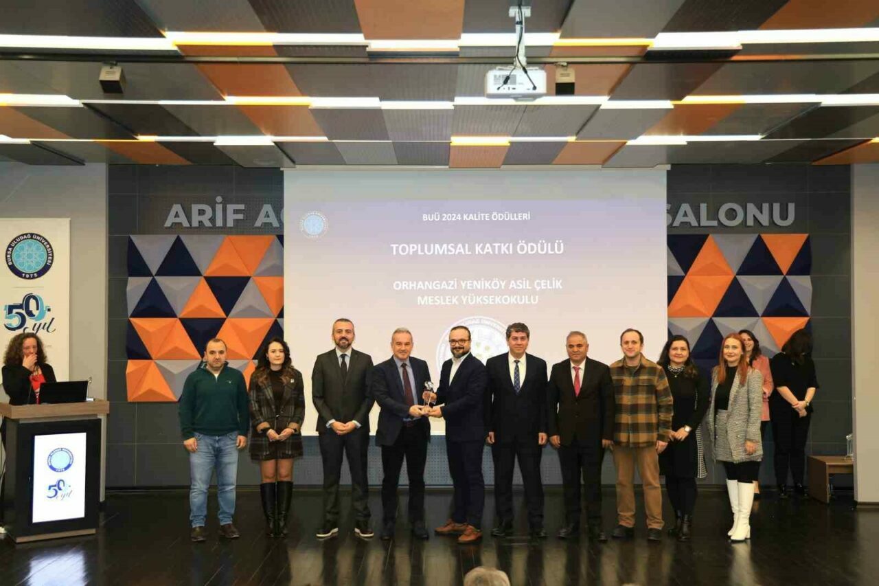 BUÜ’de kalite ödülleri sahiplerini buldu