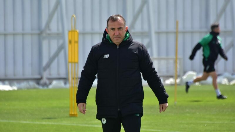 Çaykur Rizespor, İlhan Palut’un ayrılığı sonrası teknik direktör Recep Uçar’la