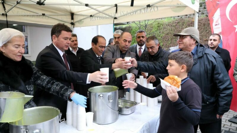 Başkan Aydın’ın cuma durağı Yenikent Mahallesi oldu