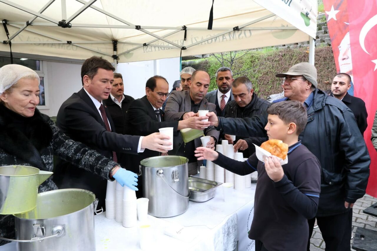 Başkan Aydın’ın cuma durağı Yenikent Mahallesi oldu
