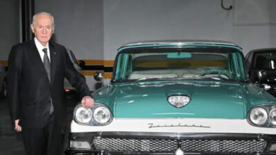Bahçeli, 1958 model klasik aracını hediye etti