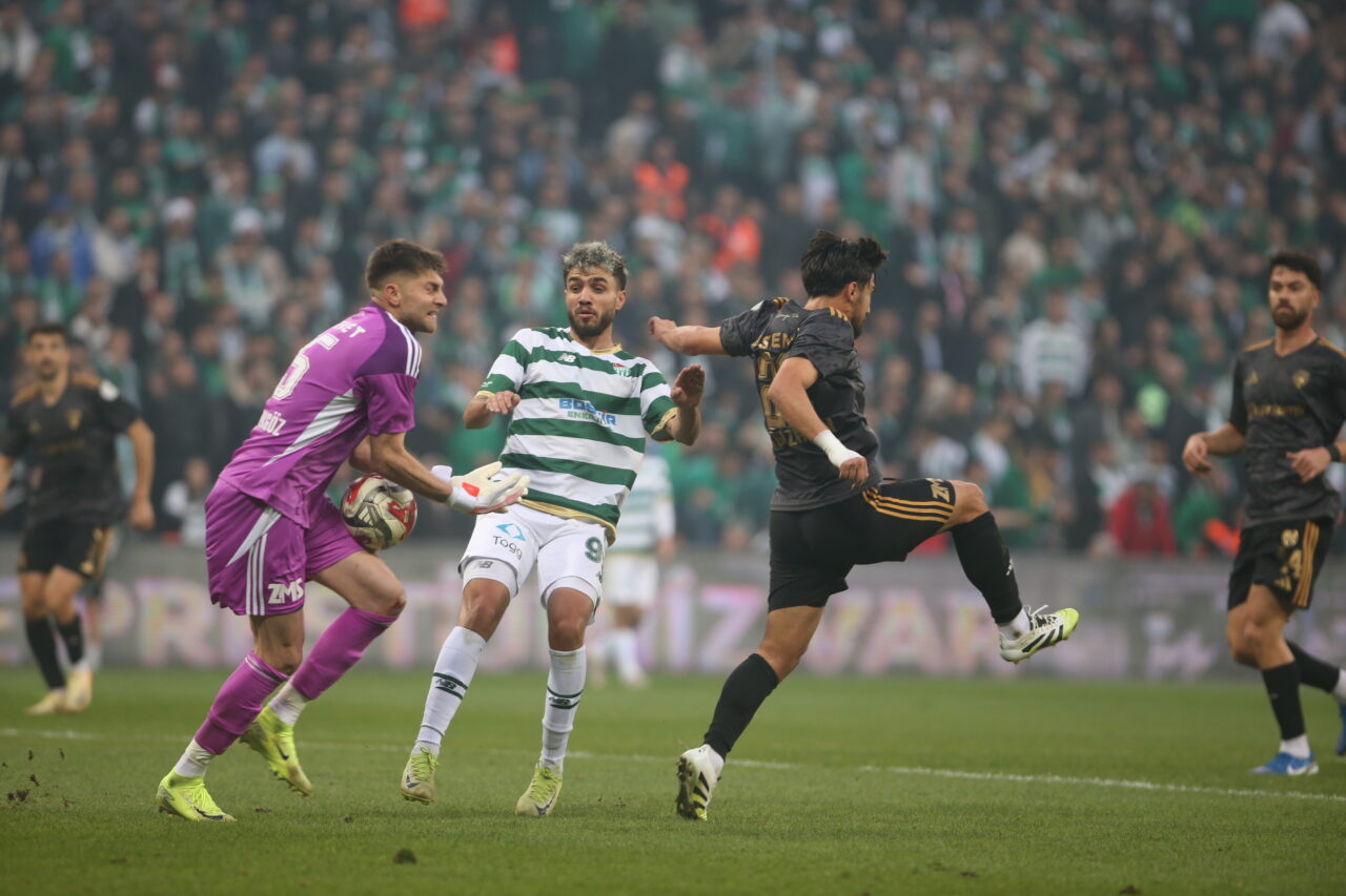 Bursaspor maçında ikinci yarı başladı