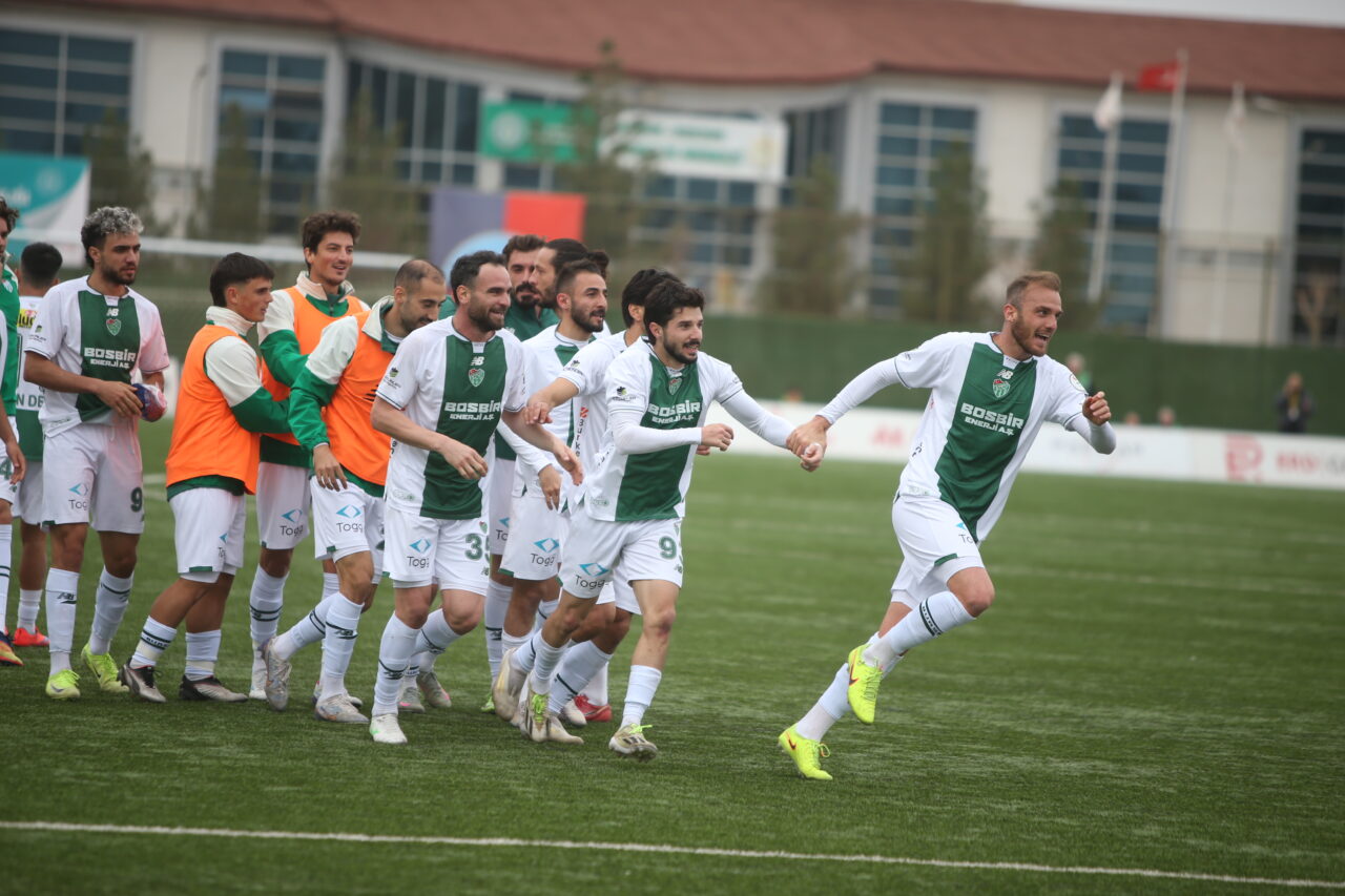 Bursaspor liderlik sahada; İşte kritik maçın saati ve muhtemel kadrolar…