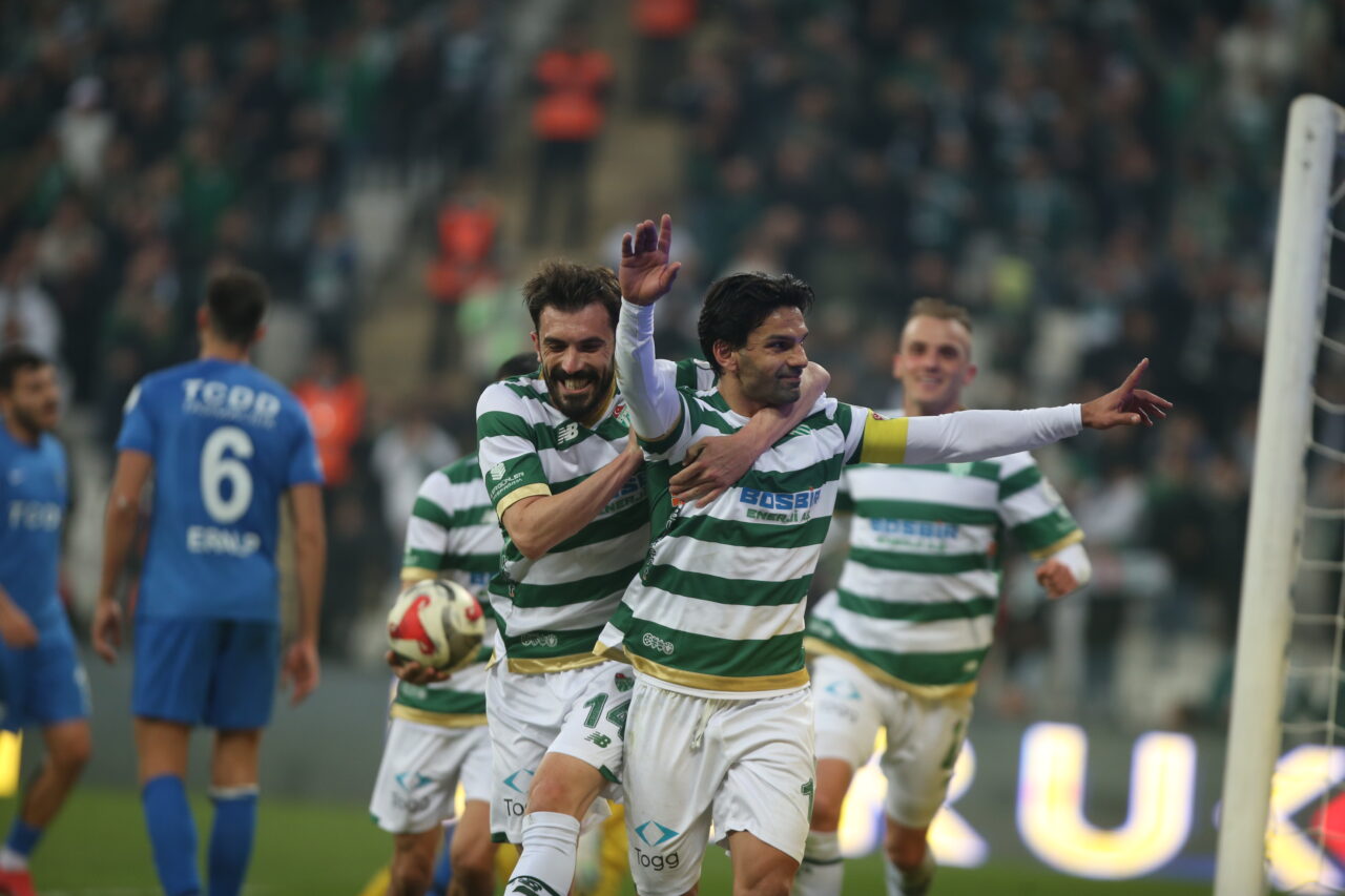 Bursaspor’dan muhteşem skor; Yeniden zirvedeyiz