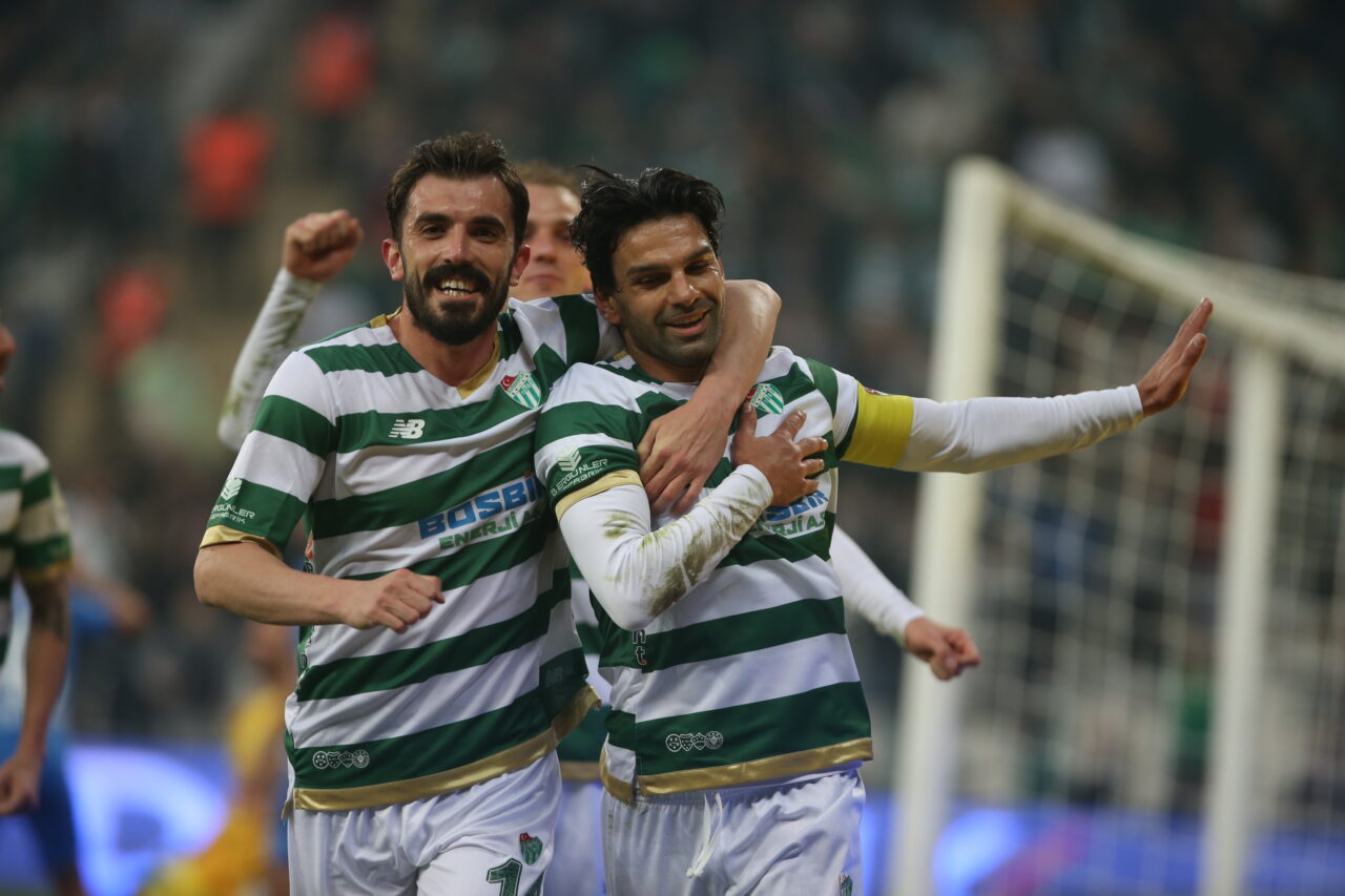 Bursaspor yeni açılan stadyumda 3 puan ve liderlik peşinde Bursaspor yeni açılan stadyumda 3 puan ve liderlik peşinde