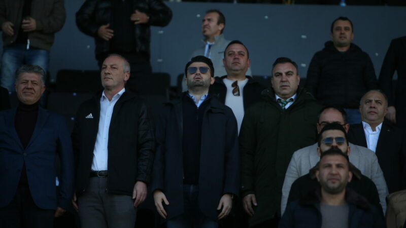 Bursaspor Başkanı Çelik’ten sert mesaj; ‘Vanspor sözde yöneticisi haddini bilmez şahıs…’ Bursaspor Başkanı Çelik’ten sert mesaj; ‘Vanspor sözde yöneticisi haddini bilmez şahıs…’