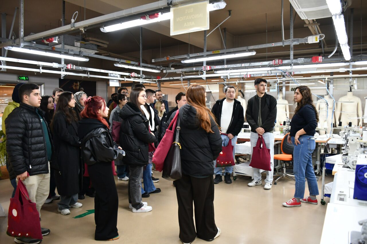 Yeşim Grup’tan TEV bursiyerleriyle anlamlı buluşma Yeşim Grup’tan TEV bursiyerleriyle anlamlı buluşma