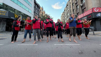 Belediye işçilerinden çıplak ayaklı eylem