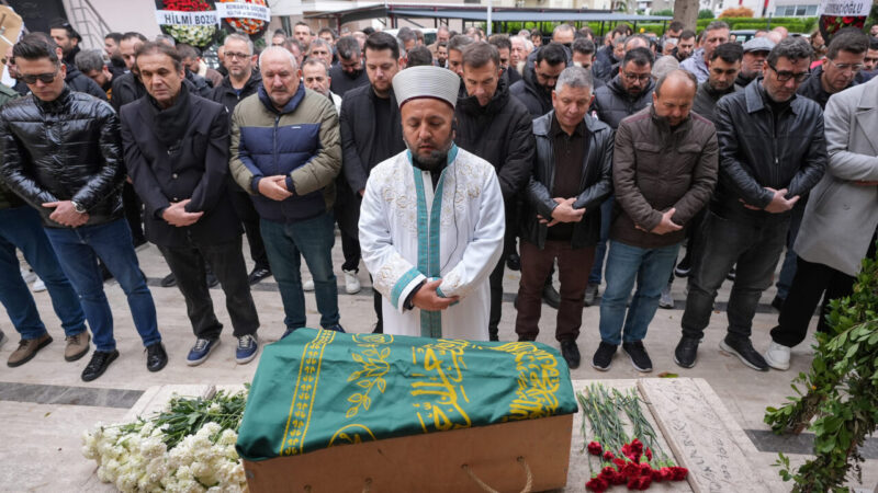 Eski milli futbolcu ve teknik direktör Feyyaz Uçar'ın dün vefat