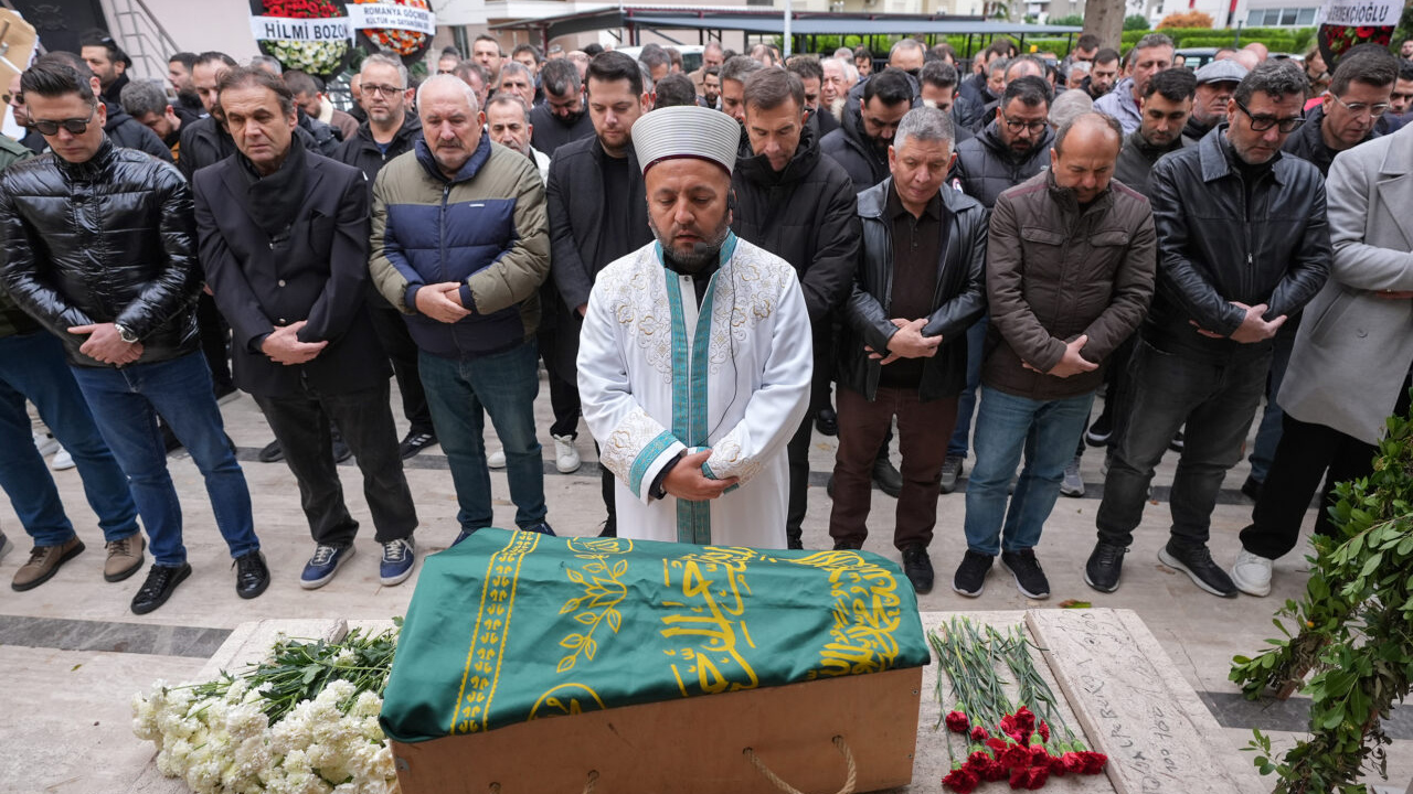 Teknik direktör Feyyaz Uçar’ın acı günü Teknik direktör Feyyaz Uçar’ın acı günü