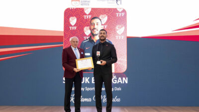 U17 Milli Takım hocası Selçuk Erdoğan’a Fair-Play ödülü