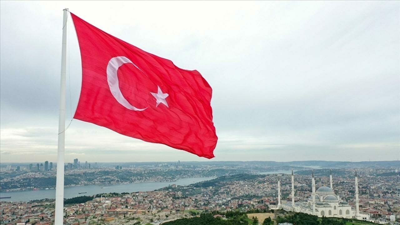 Fitch, Türkiye’nin ekonomik büyüme tahminini yükseltti