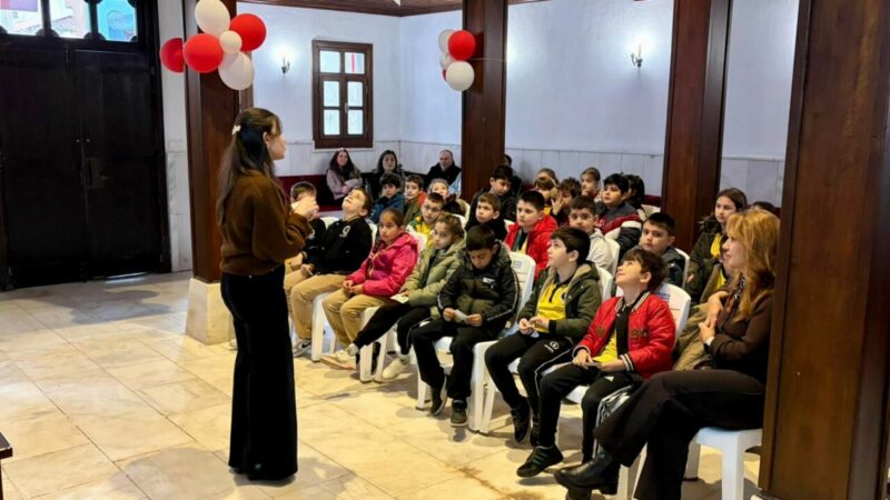 Bursa Gemlik’te çocuk hakları semineri Bursa'nın Gemlik ilçesinde Çocuk Hakları Semineri düzenlendi.