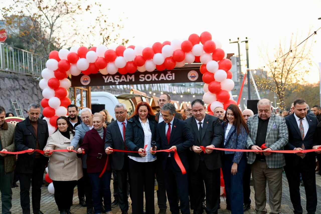 Bursa’nın yeni yaşam sokağı açıldı! Bursa’nın yeni yaşam sokağı açıldı!
